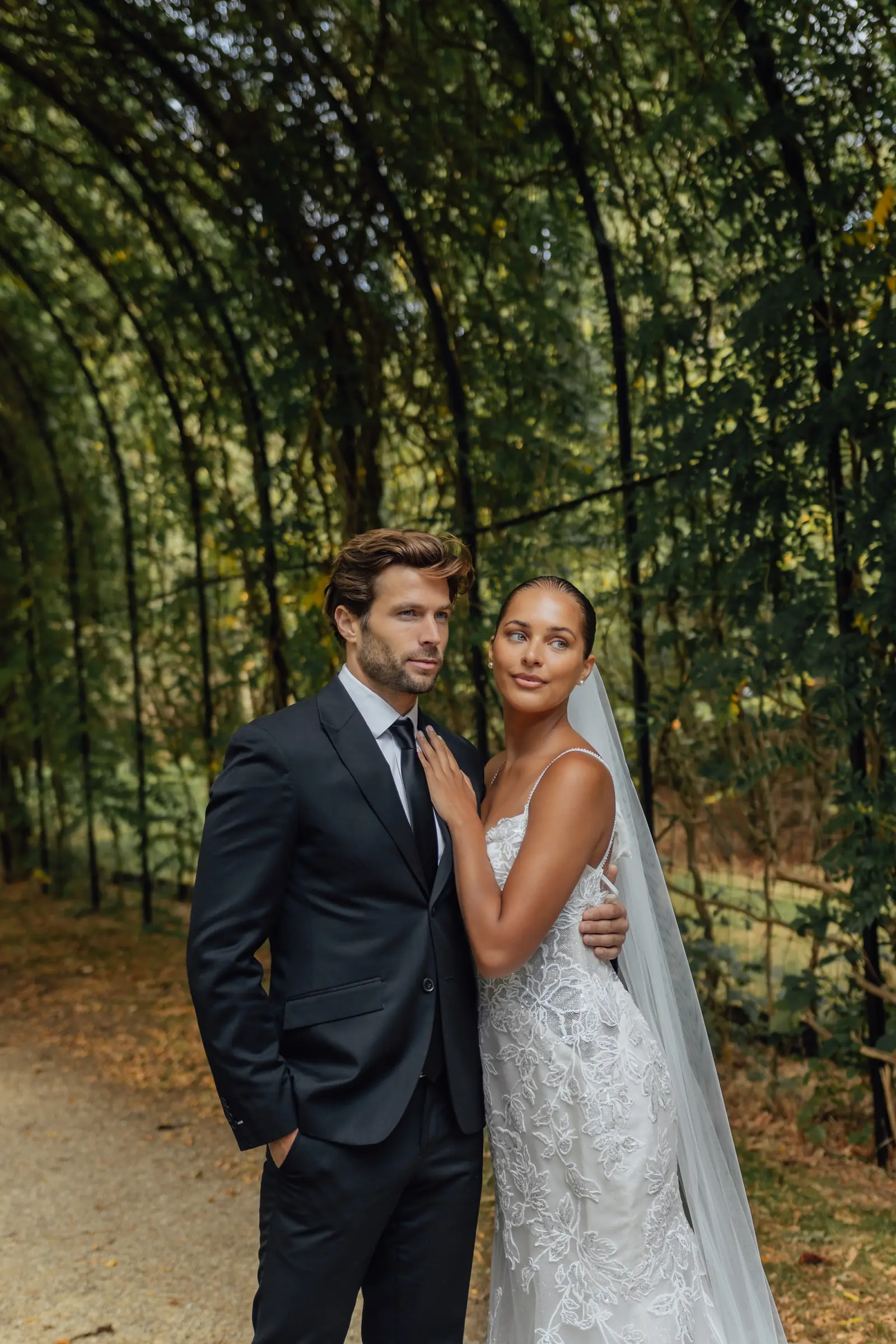 Staand portret van het koppel in de berceau